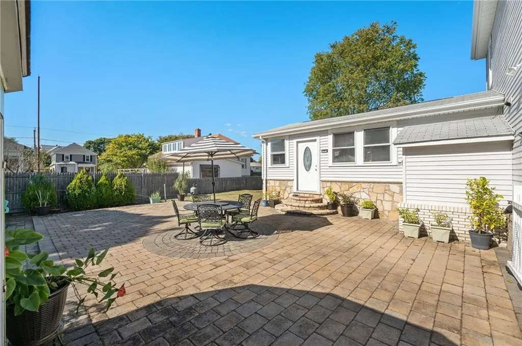 17 Elder Avenue East Providence RI 02915