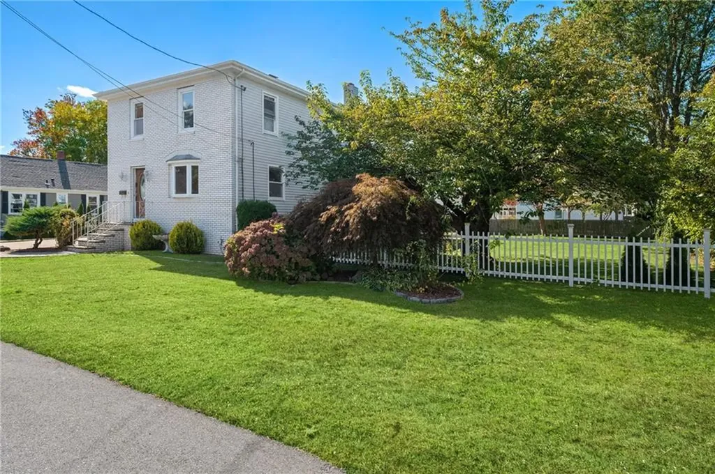 17 Elder Avenue East Providence RI 02915