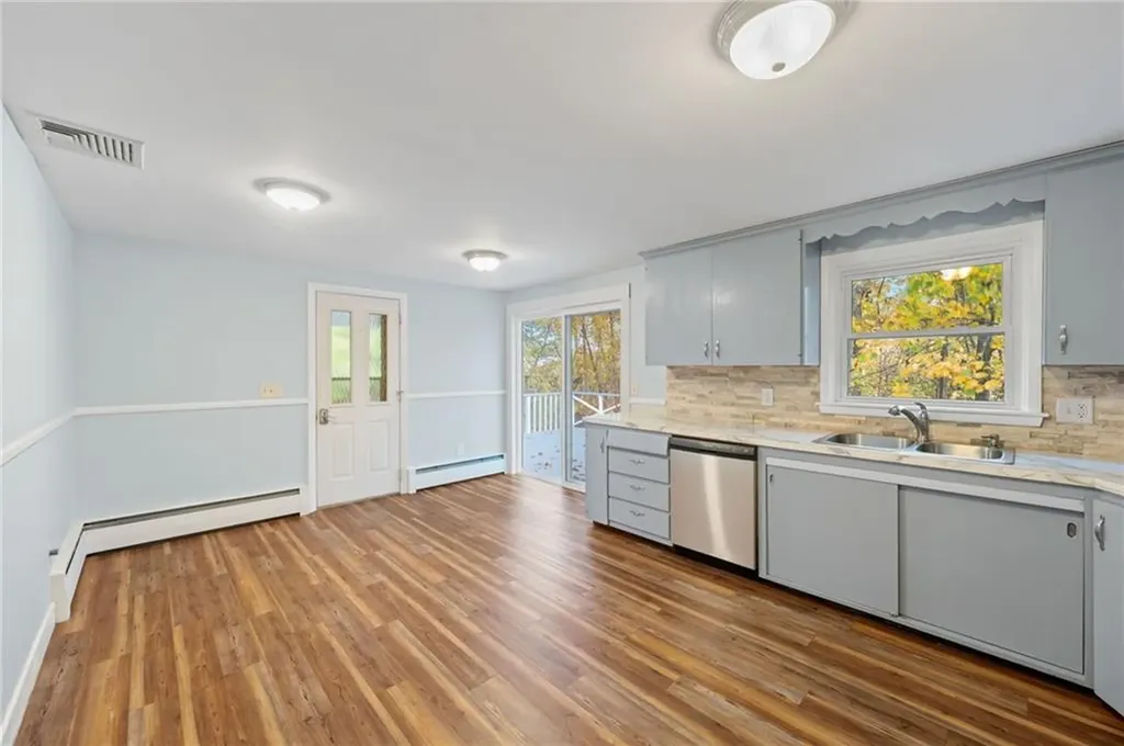 24 Craig Road Warwick RI 02886