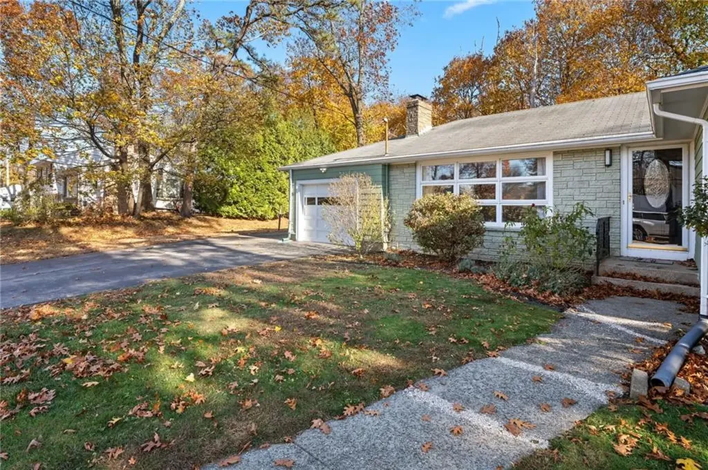 24 Craig Road Warwick RI 02886