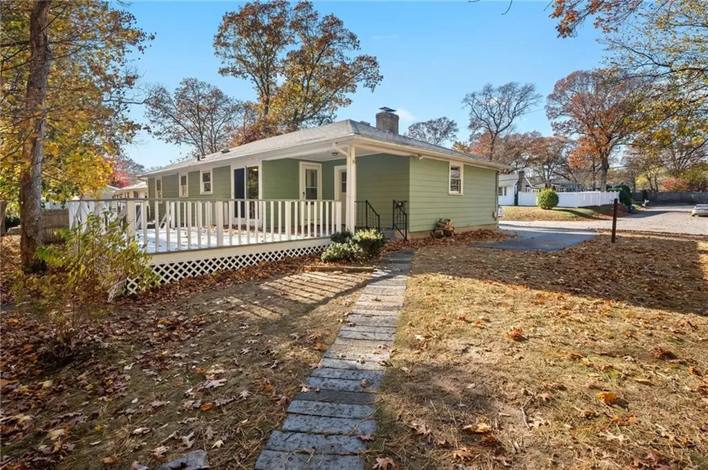 24 Craig Road Warwick RI 02886