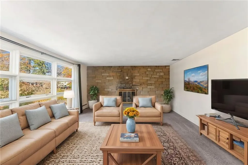24 Craig Road Warwick RI 02886