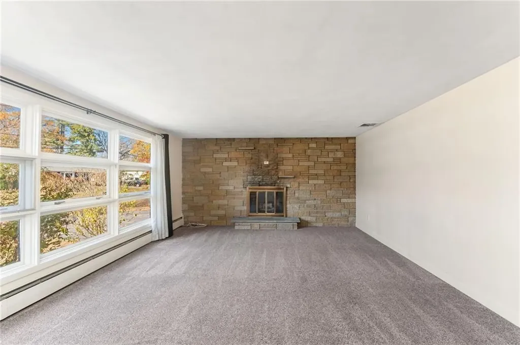 24 Craig Road Warwick RI 02886