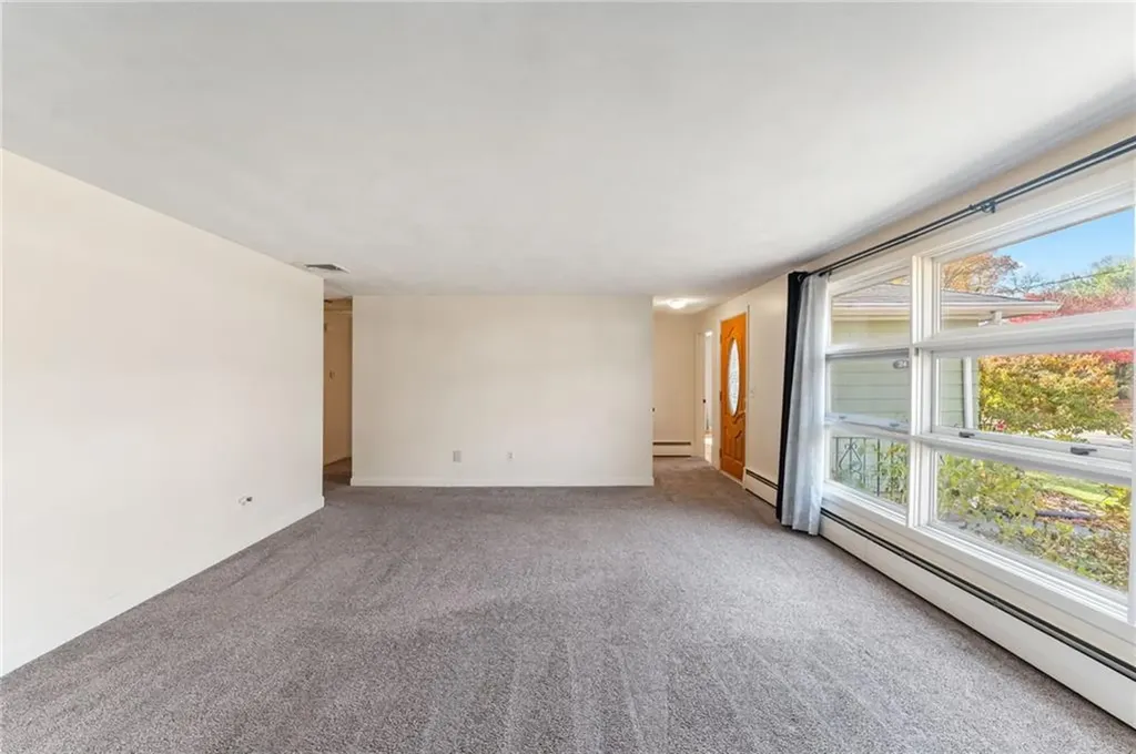24 Craig Road Warwick RI 02886