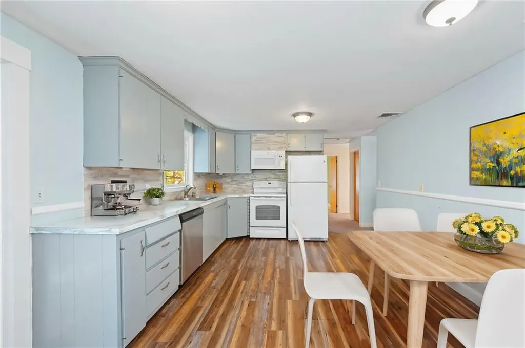 24 Craig Road Warwick RI 02886