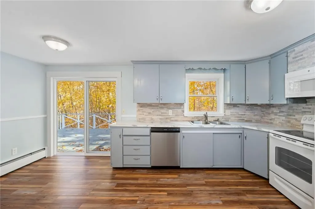 24 Craig Road Warwick RI 02886