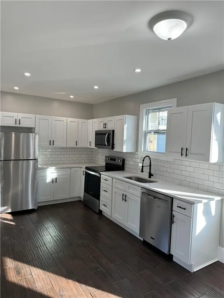 106 Commodore Street Providence RI 02904