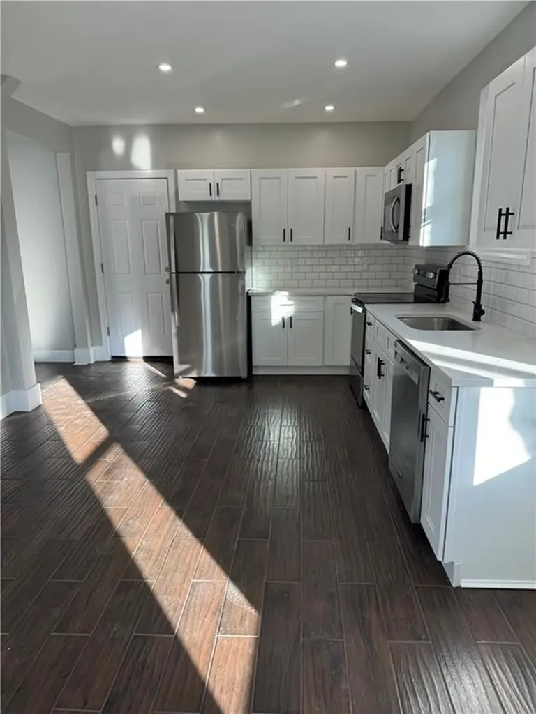 106 Commodore Street Providence RI 02904