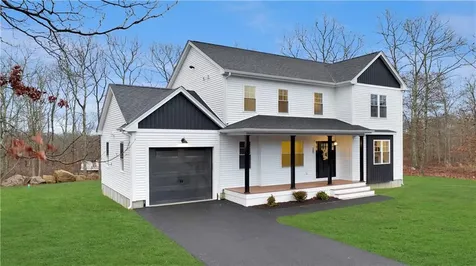 240 Meadow View Lane Tiverton RI 02878