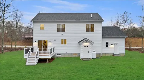 240 Meadow View Lane Tiverton RI 02878