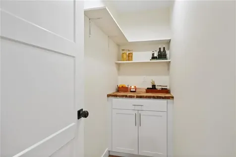 240 Meadow View Lane Tiverton RI 02878