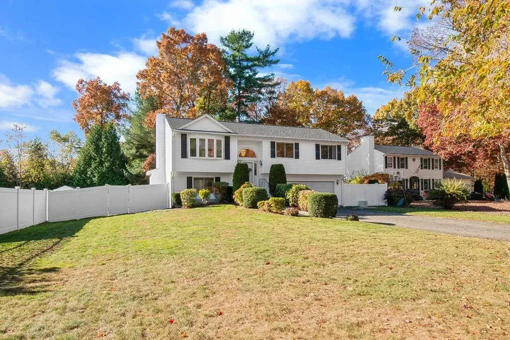 22 Mia Court Warwick RI 02886