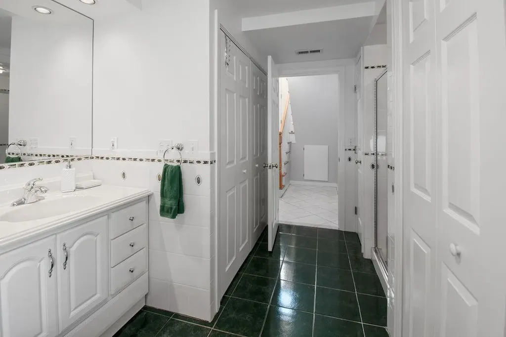 22 Mia Court Warwick RI 02886