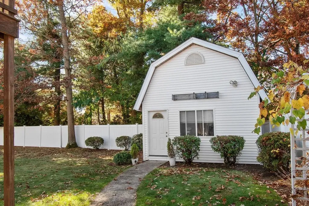 22 Mia Court Warwick RI 02886