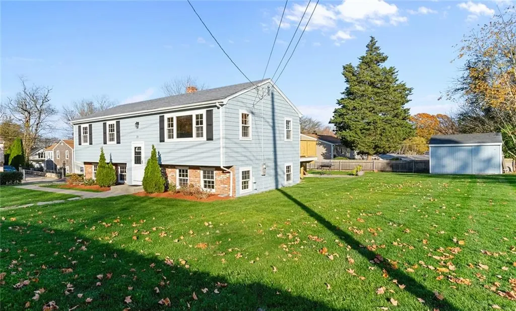 25 Overhill Road Warren RI 02885
