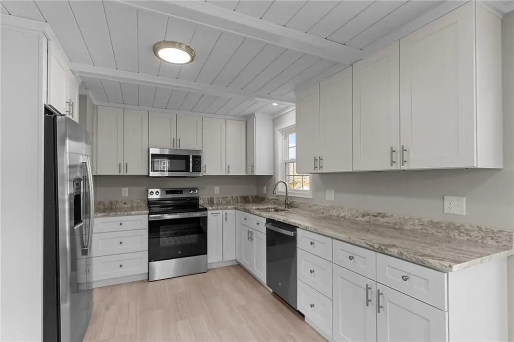 25 Overhill Road Warren RI 02885