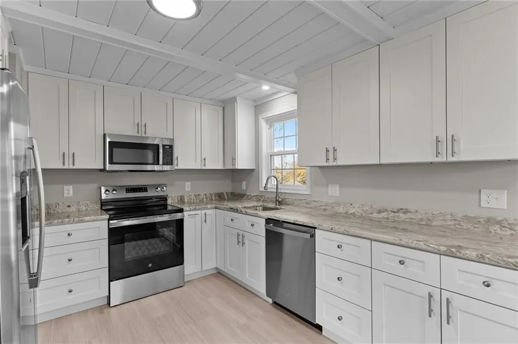 25 Overhill Road Warren RI 02885