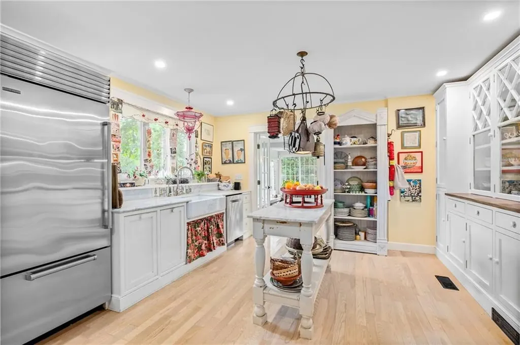 72 Highland Road Bristol RI 02809