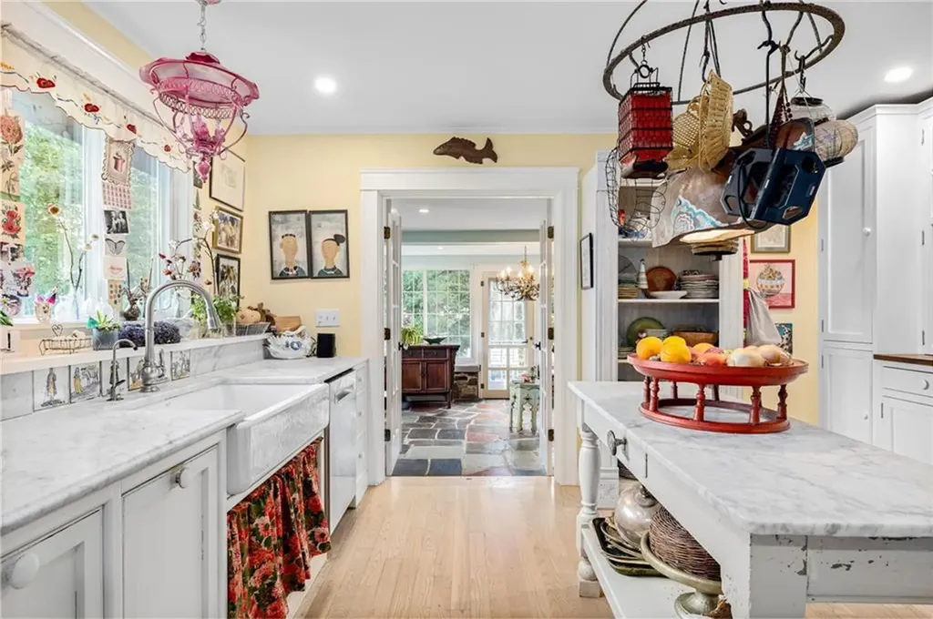 72 Highland Road Bristol RI 02809