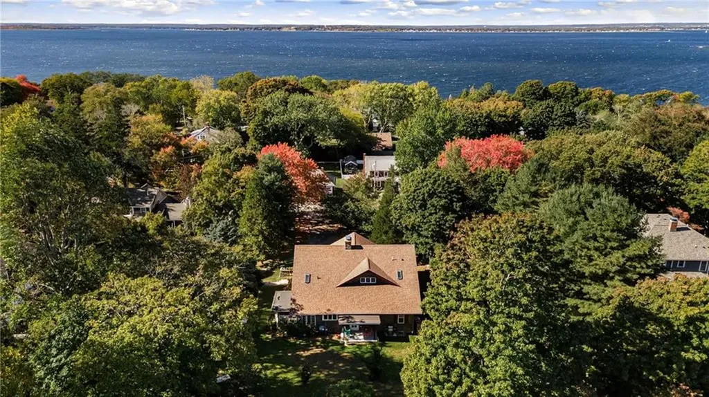 72 Highland Road Bristol RI 02809