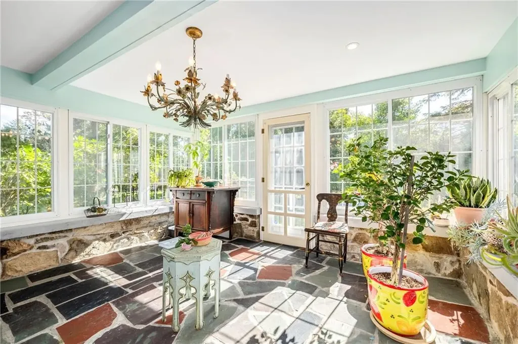 72 Highland Road Bristol RI 02809