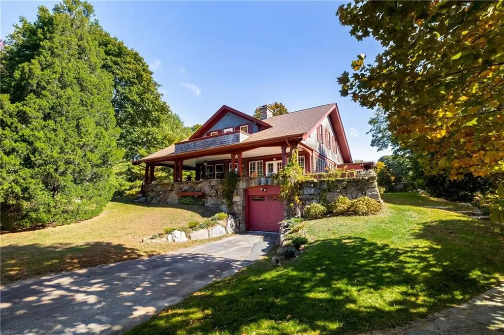 72 Highland Road Bristol RI 02809