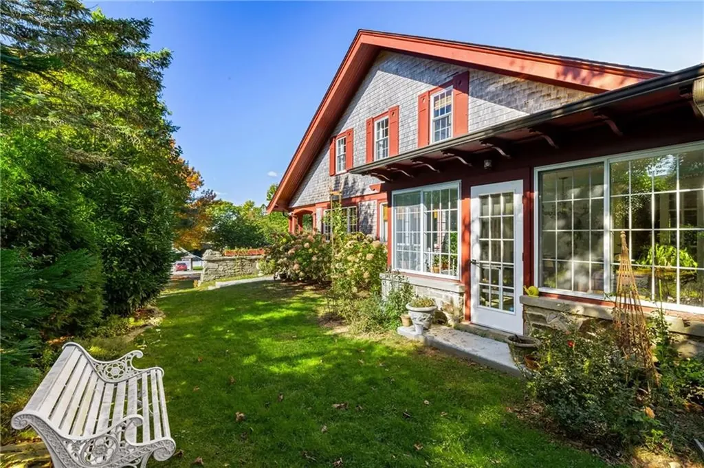 72 Highland Road Bristol RI 02809