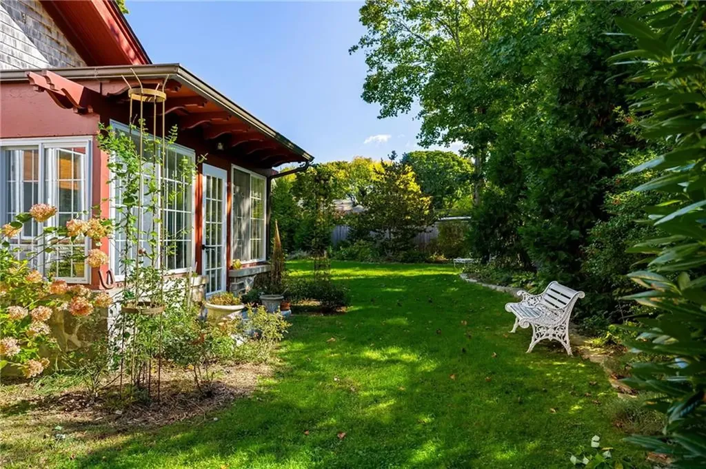 72 Highland Road Bristol RI 02809