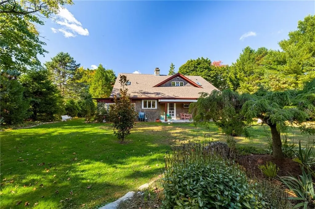 72 Highland Road Bristol RI 02809