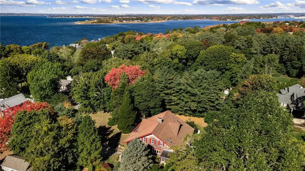 72 Highland Road Bristol RI 02809