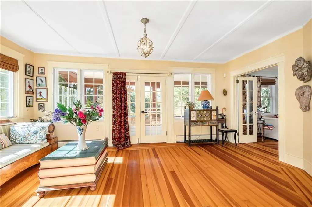 72 Highland Road Bristol RI 02809