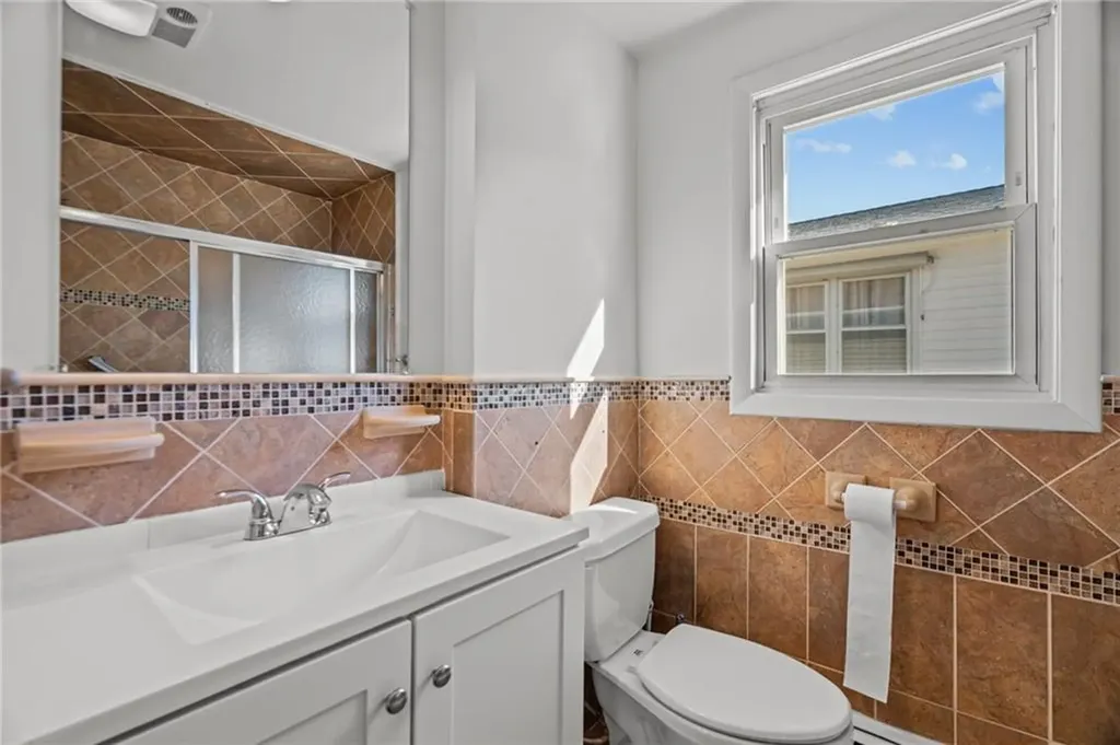 71 Lake Street Cranston RI 02910