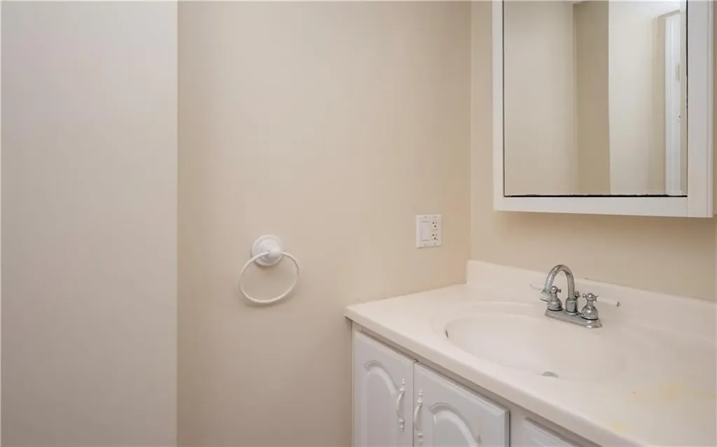 1055 Anthony Road Portsmouth RI 02871