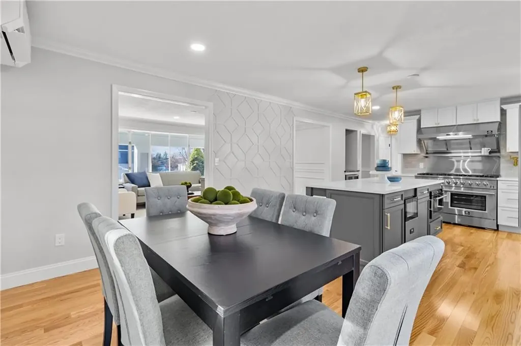 32 Jane Lane Bristol RI 02809