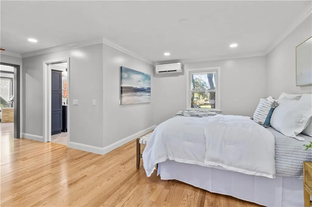 32 Jane Lane Bristol RI 02809