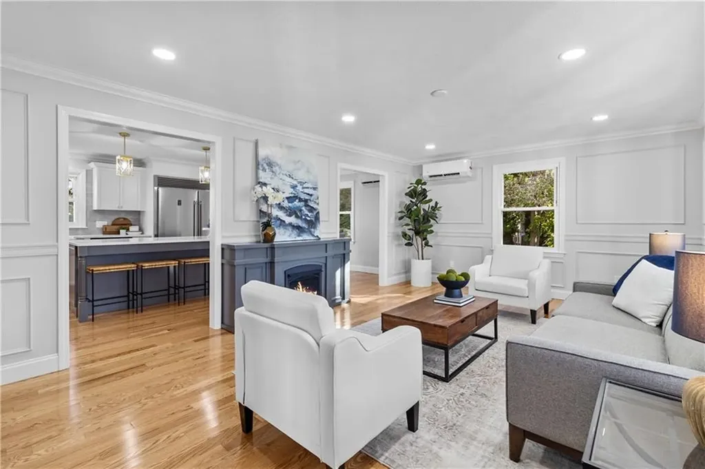 32 Jane Lane Bristol RI 02809