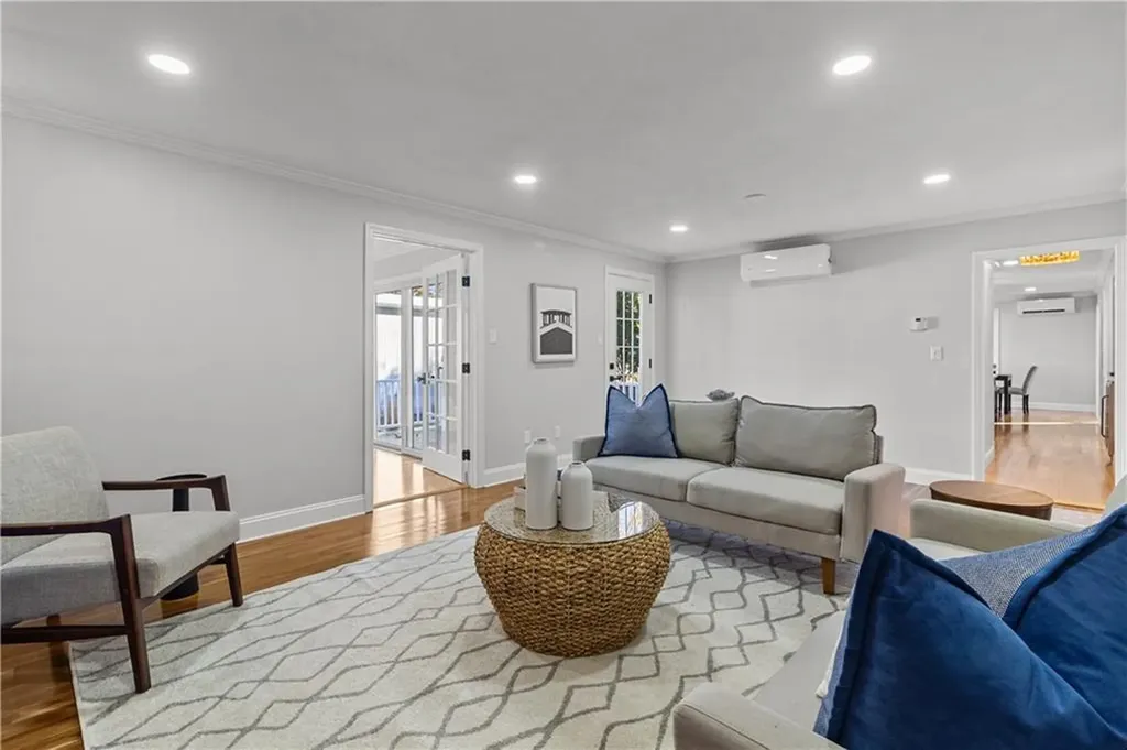 32 Jane Lane Bristol RI 02809