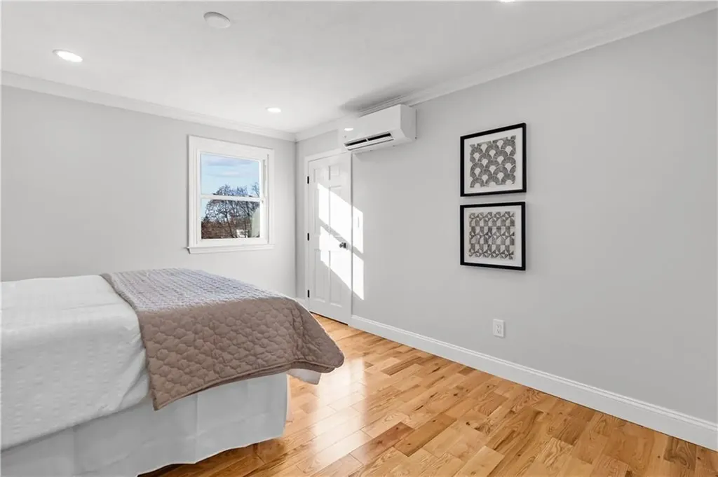 32 Jane Lane Bristol RI 02809