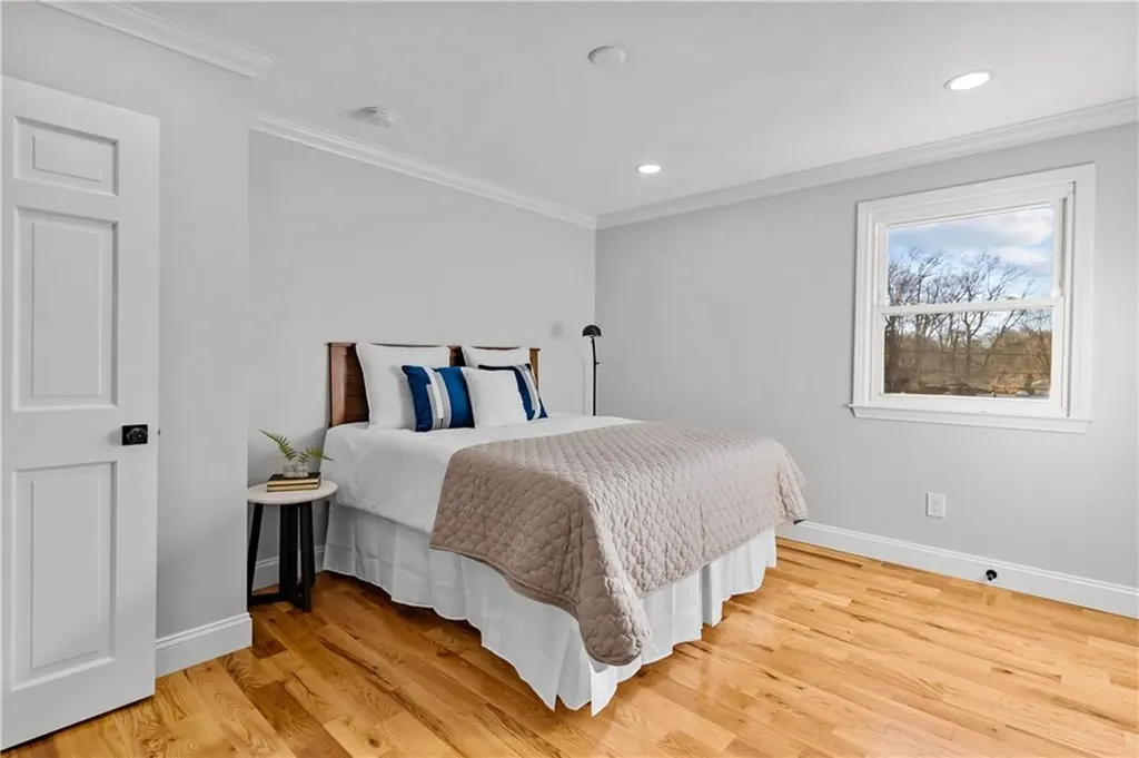 32 Jane Lane Bristol RI 02809