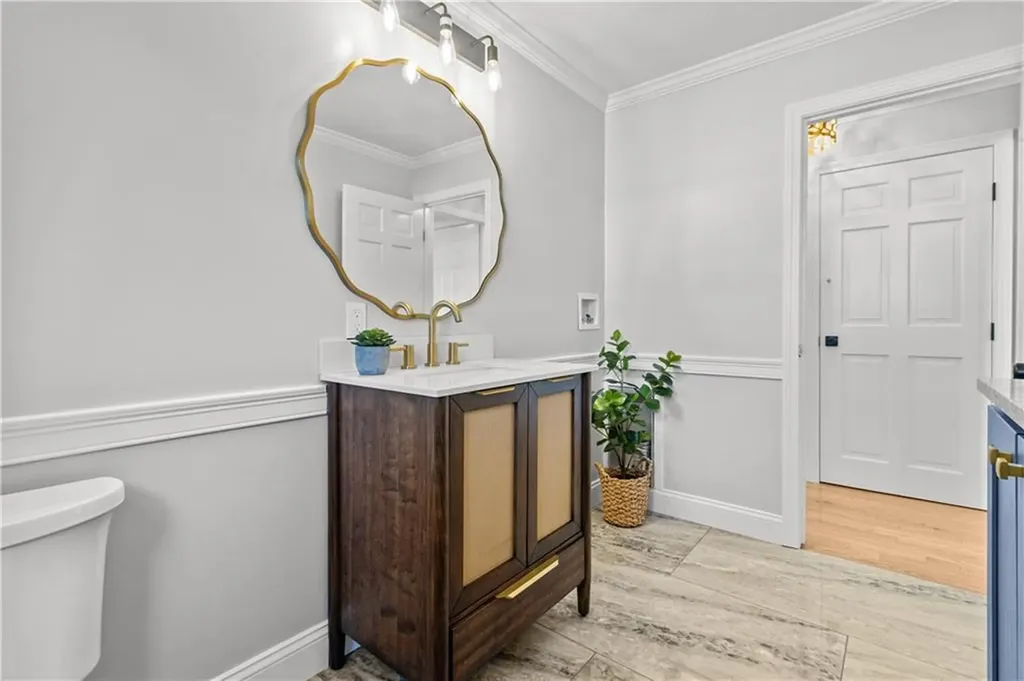 32 Jane Lane Bristol RI 02809