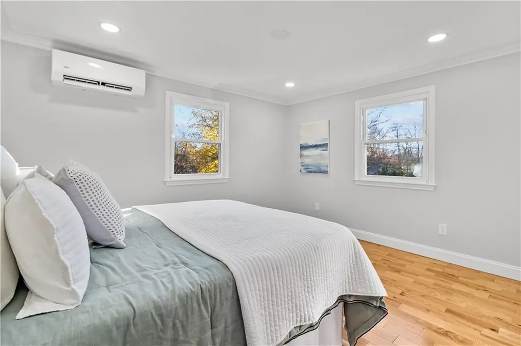 32 Jane Lane Bristol RI 02809