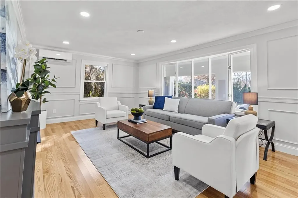 32 Jane Lane Bristol RI 02809