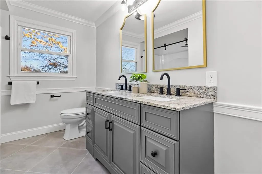 32 Jane Lane Bristol RI 02809