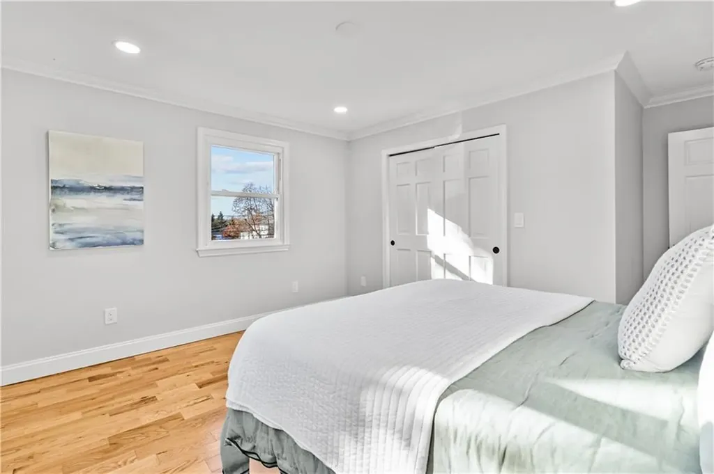 32 Jane Lane Bristol RI 02809