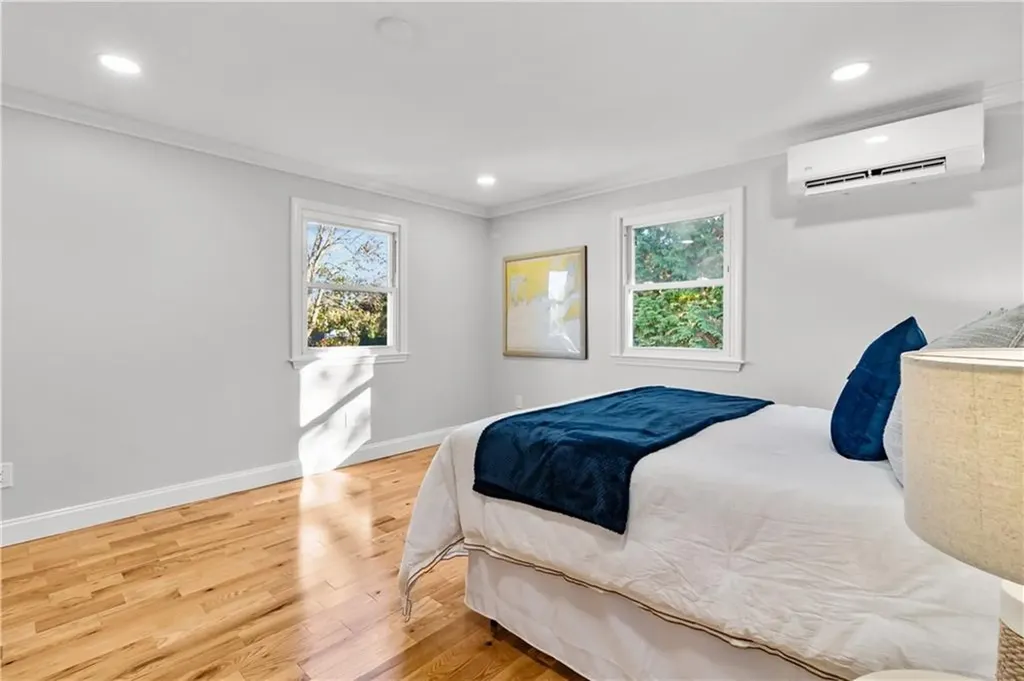 32 Jane Lane Bristol RI 02809