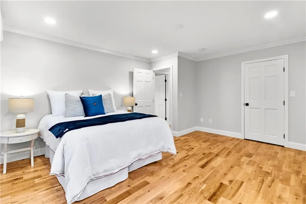 32 Jane Lane Bristol RI 02809