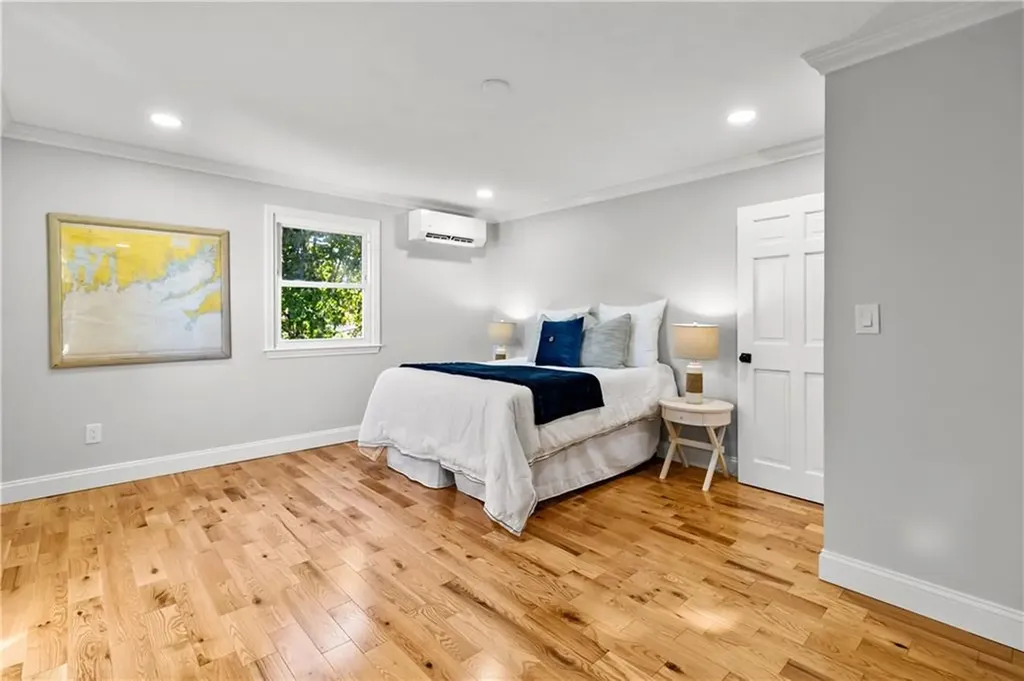 32 Jane Lane Bristol RI 02809