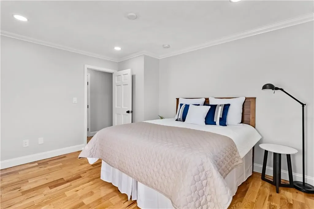 32 Jane Lane Bristol RI 02809
