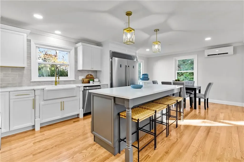 32 Jane Lane Bristol RI 02809