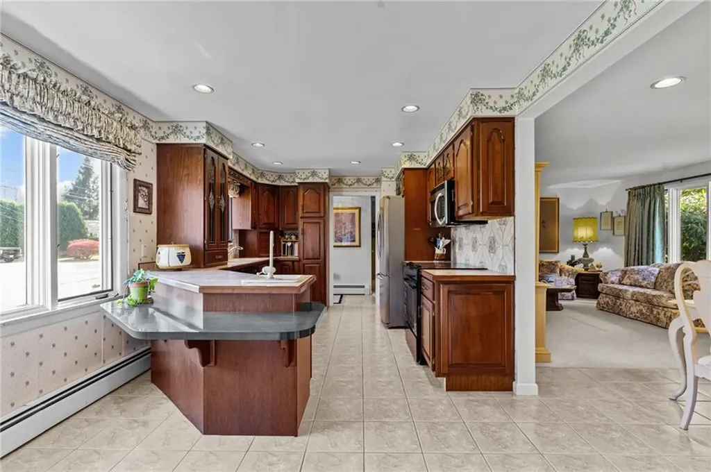 17 Meadow View Boulevard North Providence RI 02904